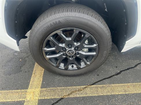 New 2024 Toyota Tundra Platinum image 10