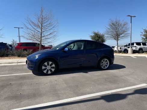 Used 2021 Tesla Model Y Long Range image 4