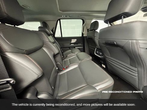 Used 2025 Ford Expedition Max Active AWD/4WD image 9
