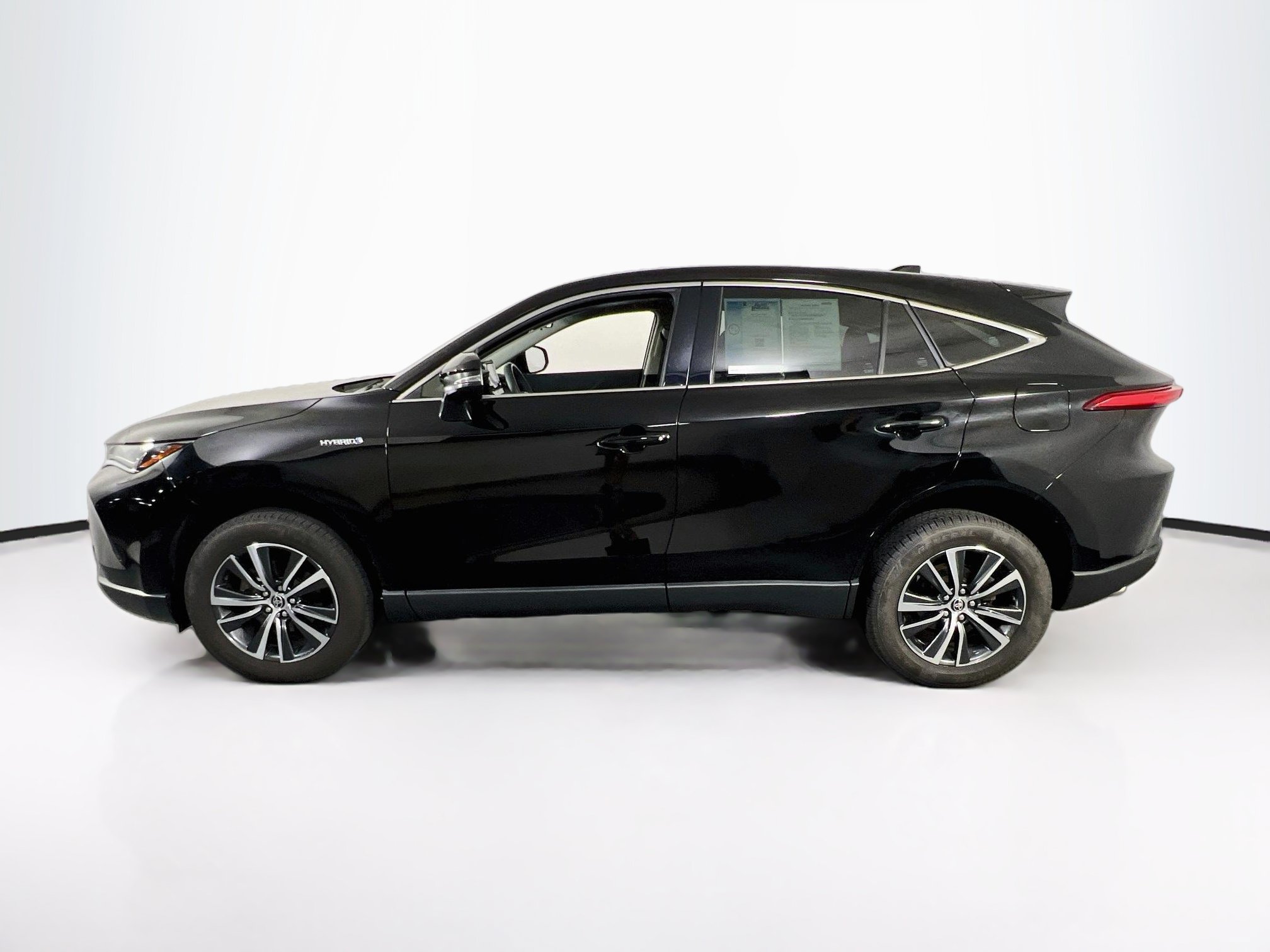 Used 2021 Toyota Venza LE AWD/4WD image 8