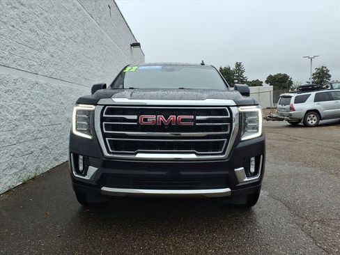 Used 2022 GMC Yukon SLT w/ SLT Premium Package image 2