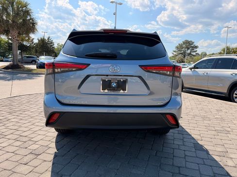 Used 2022 Toyota Highlander XLE image 9