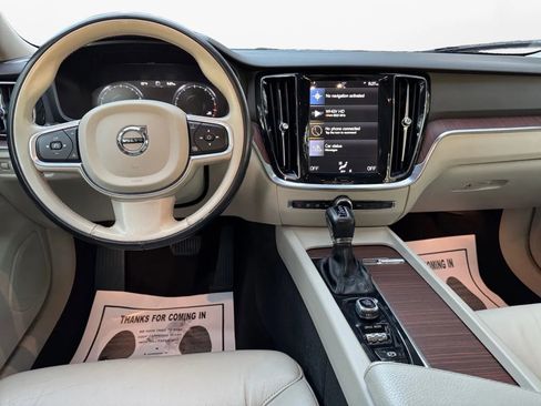 Used 2021 Volvo S60 T5 Momentum image 11