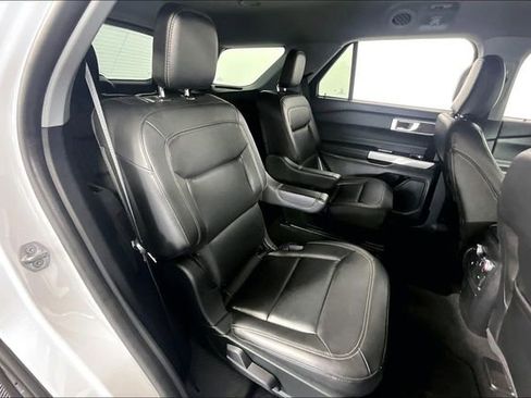Used 2022 Ford Explorer XLT w/ Equipment Group 202A AWD/4WD image 26