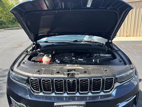 Used 2024 Jeep Grand Cherokee Limited w/ Luxury Tech Group II AWD/4WD image 46