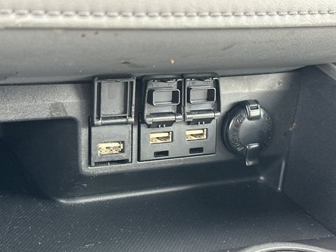 Used 2021 Toyota Highlander LE image 31