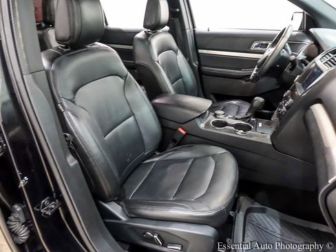Used 2018 Ford Explorer XLT w/ Equipment Group 202A image 33