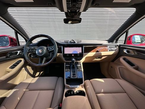 Certified 2026 Porsche Macan AWD/4WD image 6