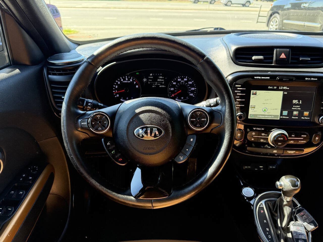 Used 2015 Kia Soul ! w/ Sun & Sound Package FWD image 18