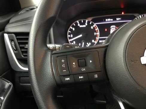 Used 2024 Nissan Rogue S image 31