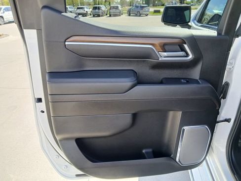 Certified 2025 Chevrolet Silverado 1500 High Country w/ High Country Premium Package AWD/4WD image 13