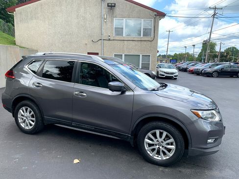 Used 2018 Nissan Rogue SV w/ Sun & Sound Touring Package image 6