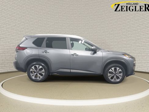 Used 2023 Nissan Rogue SV w/ SV Premium B Package image 4