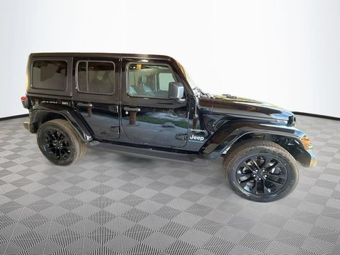 Used 2023 Jeep Wrangler Unlimited Sahara w/ Cold Weather Group AWD/4WD image 5