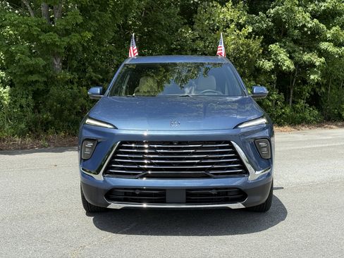 New 2025 Buick Enclave Preferred w/ Power Package image 2