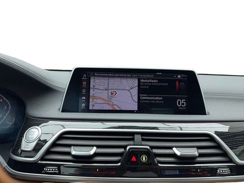 Used 2022 BMW 740i w/ M Sport Package image 20