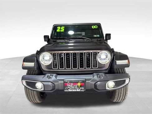 Used 2025 Jeep Wrangler Unlimited Sahara image 2