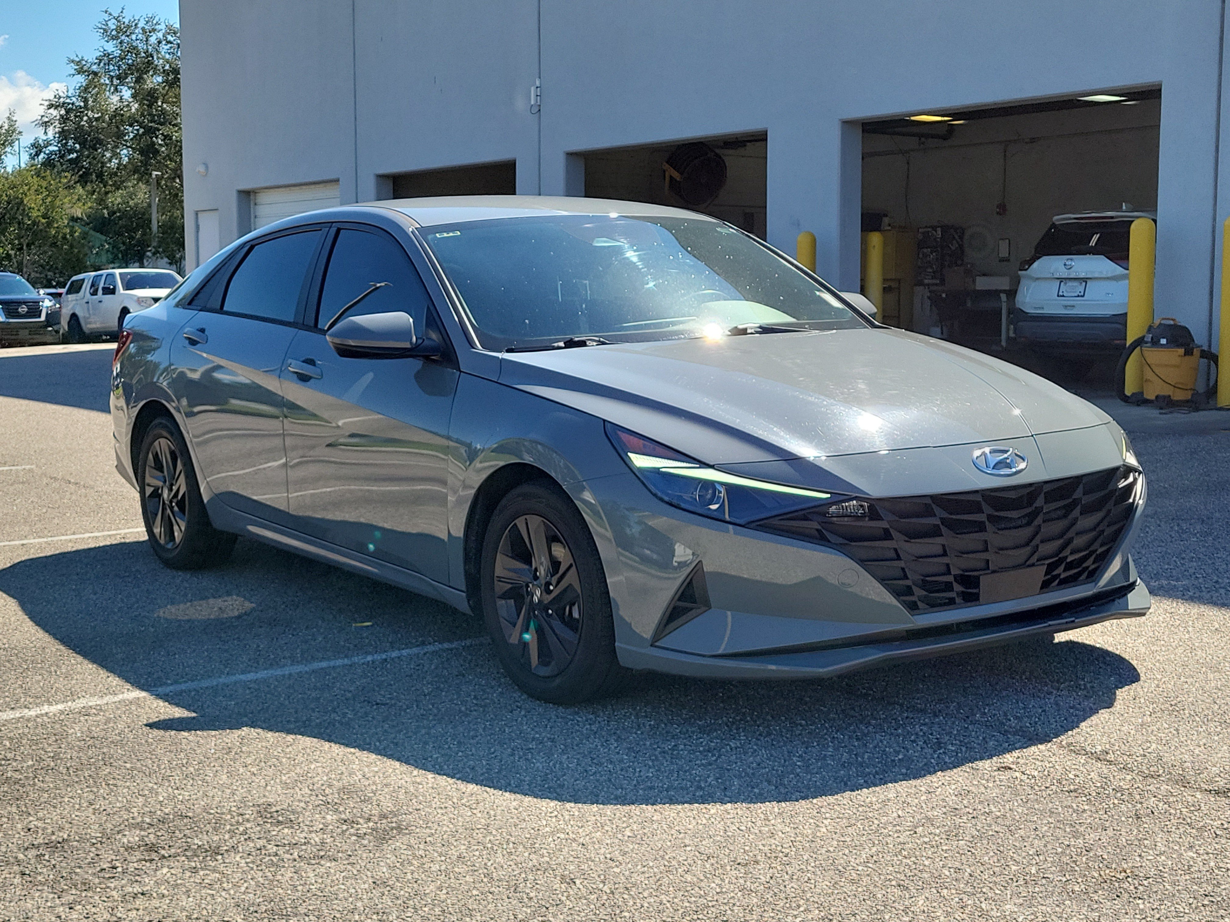 Used 2021 Hyundai Elantra SEL w/ Convenience Package FWD image 4