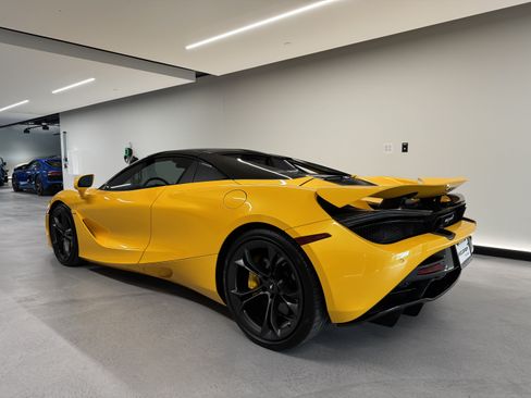 Used 2022 McLaren 720S Spider RWD image 3