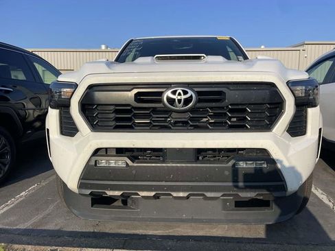 Used 2024 Toyota Tacoma TRD Sport w/ TRD Sport Upgrade Package AWD/4WD image 3