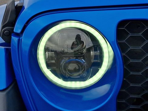 Used 2020 Jeep Gladiator Sport w/ Quick Order Package 24S image 9