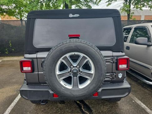 Used 2022 Jeep Wrangler Unlimited Sahara w/ Cold Weather Group AWD/4WD image 6