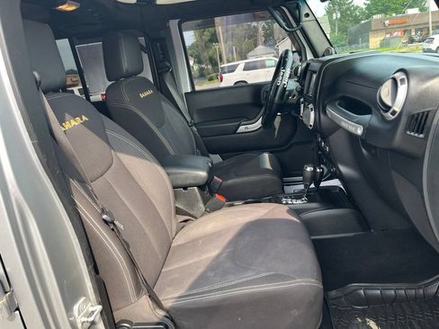 Used 2013 Jeep Wrangler Unlimited Sahara w/ Connectivity Group AWD/4WD image 10