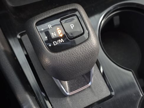 Used 2025 Nissan Rogue SV FWD image 23