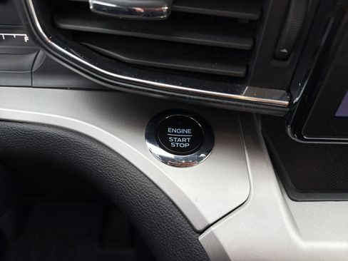 Used 2021 Ford Explorer XLT w/ Equipment Group 202A image 16