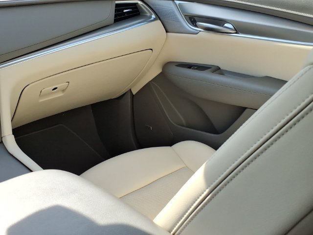 Used 2024 Cadillac XT5 Premium Luxury w/ Technology Package AWD/4WD image 10