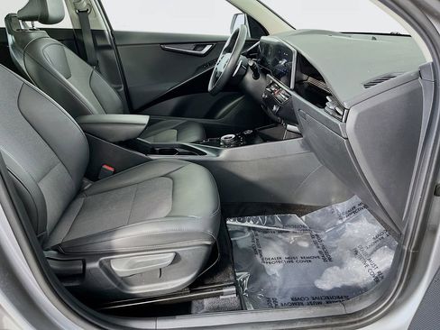 Used 2023 Kia Niro EX w/ EX Cold Weather Package FWD image 31