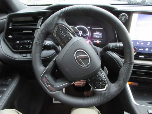 New 2026 Lexus TX 500h AWD image 39