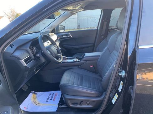 New 2025 Mitsubishi Outlander SE image 12