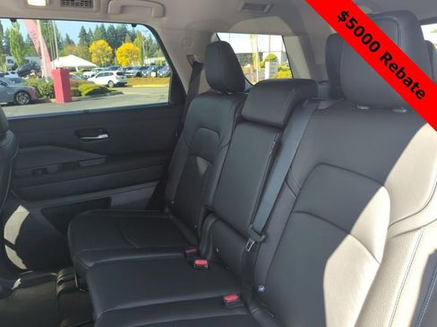 New 2025 Nissan Pathfinder SL w/ Cargo Package image 19