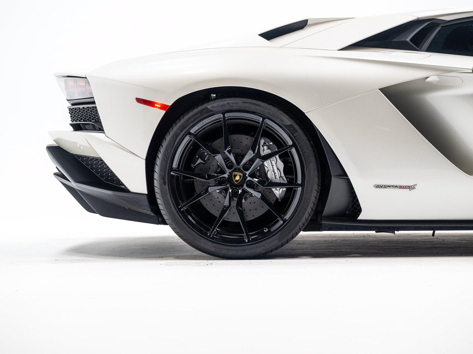Used 2018 Lamborghini Aventador S AWD/4WD image 14