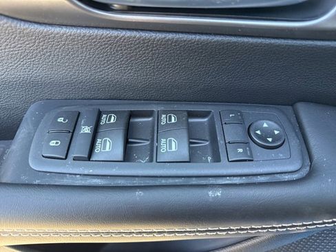 New 2026 Chrysler Pacifica Select image 9