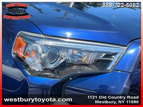 Used 2018 Toyota 4Runner SR5 AWD/4WD image 7