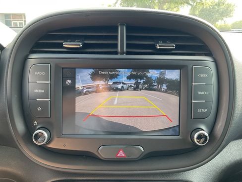 Used 2025 Kia Soul LX w/ LX Technology Package FWD image 22