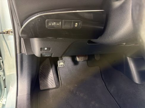 Used 2016 Toyota Prius Four FWD image 12