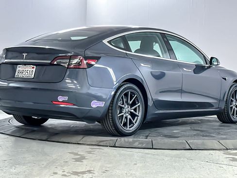Used 2018 Tesla Model 3 image 2