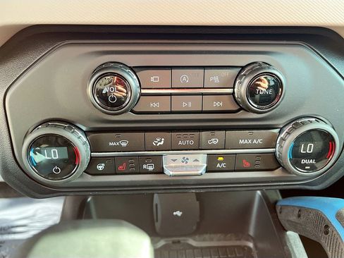 Used 2024 Ford Bronco Wildtrak image 16