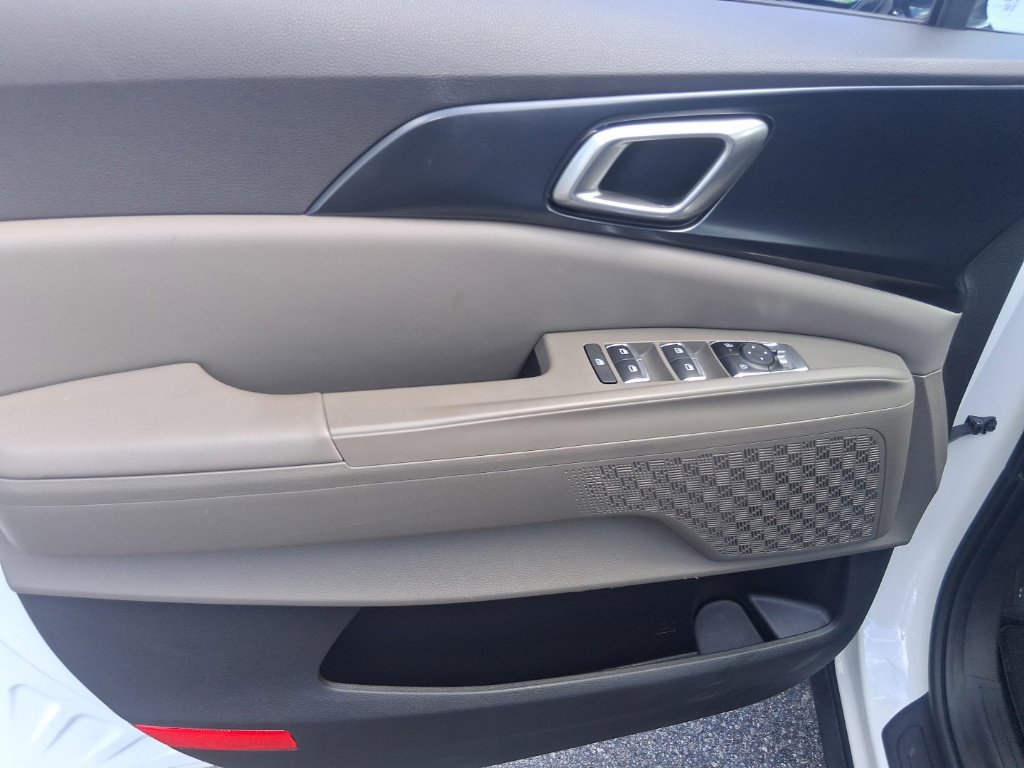 Certified 2026 Kia Carnival FWD image 10