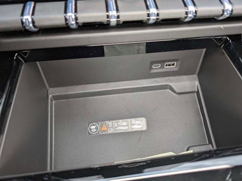 New 2026 GMC Yukon XL AT4 w/ AT4 Premium Package image 25