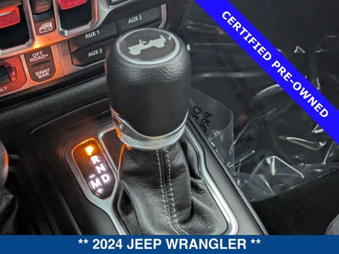 Used 2024 Jeep Wrangler Unlimited Rubicon AWD/4WD image 32