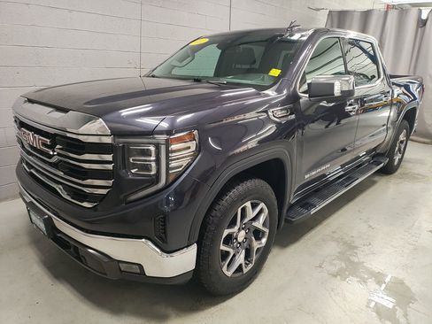 Certified 2022 GMC Sierra 1500 SLT w/ SLT Convenience Package image 17