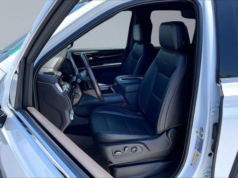 Used 2022 GMC Yukon XL Denali w/ Max Trailering Package AWD/4WD image 3