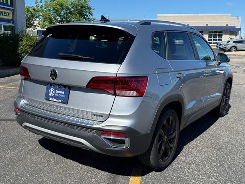 Certified 2023 Volkswagen Taos SE w/ Panoramic Sunroof Package AWD/4WD image 3
