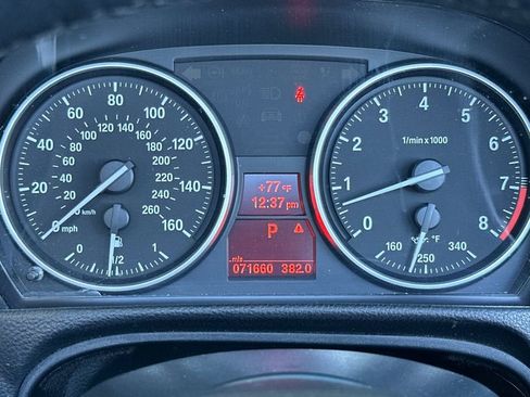 Used 2011 BMW 328i Convertible image 25