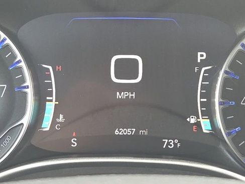 Used 2023 Chrysler Pacifica Touring-L image 48