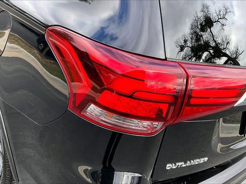 Used 2020 Mitsubishi Outlander SE image 28